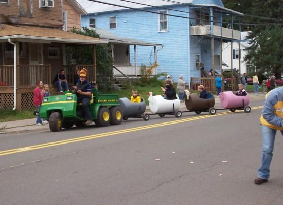 People, parade entries, and activities at the 2006 New Albany Fall Festival.