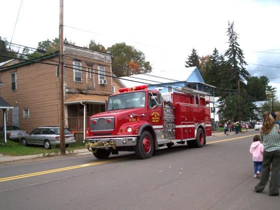 People, parade entries, and activities at the 2006 New Albany Fall Festival.