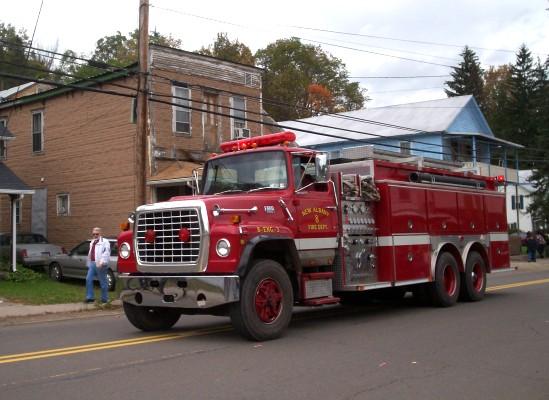 People, parade entries, and activities at the 2006 New Albany Fall Festival.