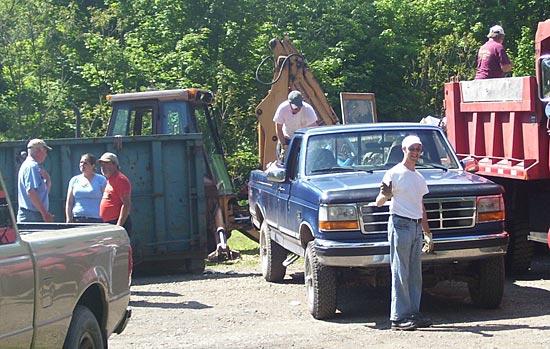 Volunteers working during the 2009 New Albany Borough clean-up.