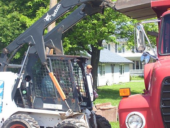 Volunteers working during the 2009 New Albany Borough clean-up.