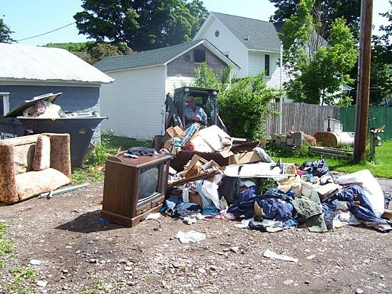 Volunteers working during the 2009 New Albany Borough clean-up.