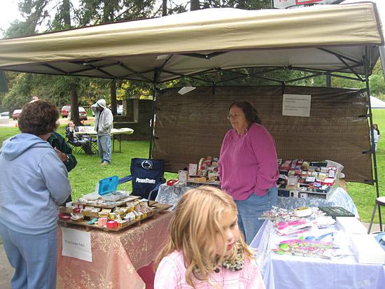 People, vendors, performers, and activities at the 2009 New Albany Fall Festival.