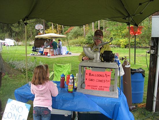 People, vendors, performers, and activities at the 2009 New Albany Fall Festival.