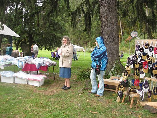 People, vendors, performers, and activities at the 2009 New Albany Fall Festival.