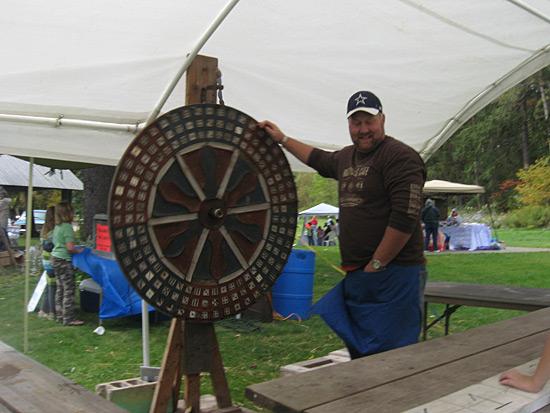 People, vendors, performers, and activities at the 2009 New Albany Fall Festival.