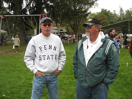 People, vendors, performers, and activities at the 2009 New Albany Fall Festival.