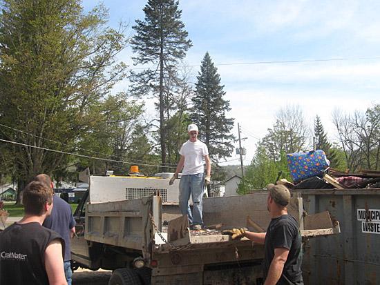 Volunteers working during the 2010 New Albany Borough clean-up.